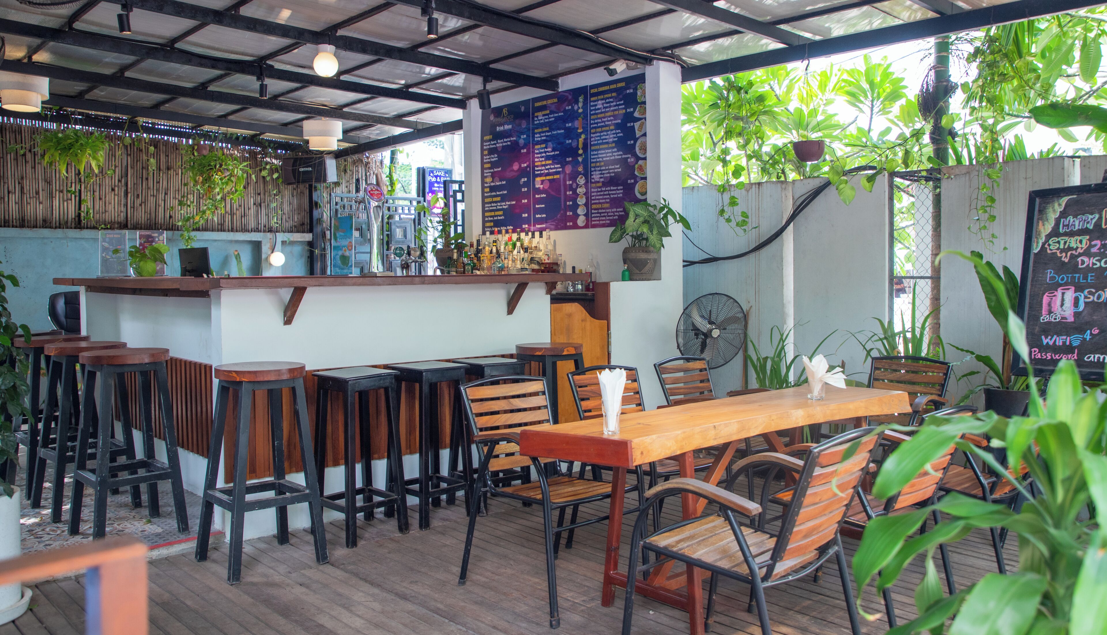 Bar en bord de piscine