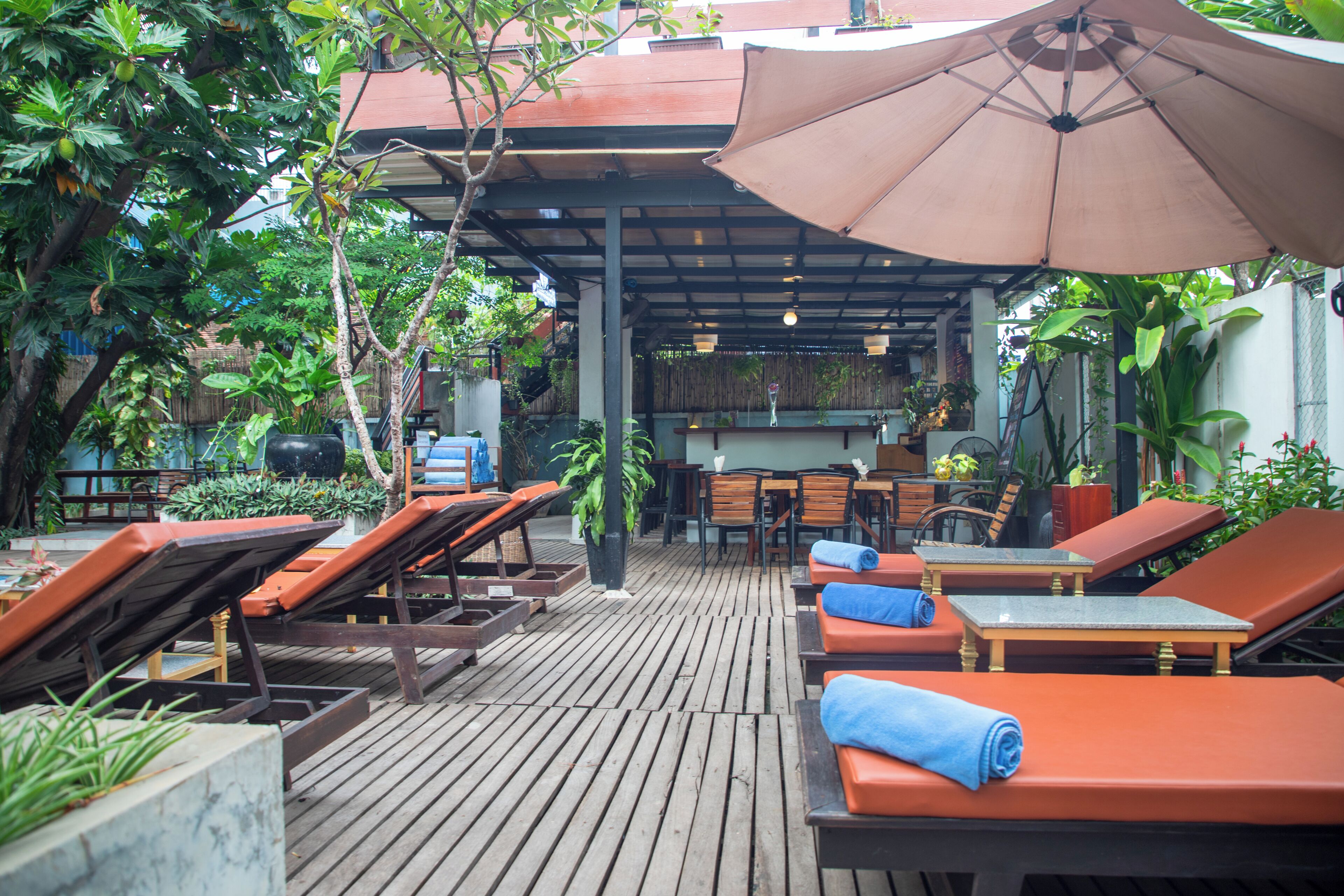 Poolside bar