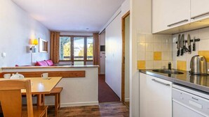Kahve/çay makinesi, buzdolabı, mikrodalga fırın, bulaşık makinesi 