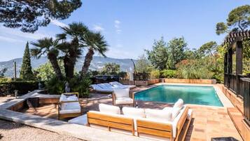 Kolam renang tertutup, kolam renang terbuka