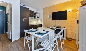 Microwave, dishwasher, coffee/tea maker, toaster - Cozy Apartment Near the Slopes (Les Orres)