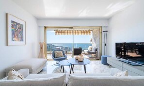 Living area - Apartment in Cannes With Sea View & Pool (Cannes)