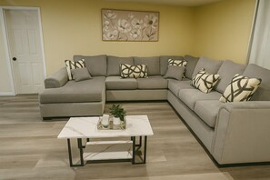 Una Smart TV, una chimenea