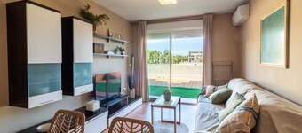 อพาร์ตเมนต์ เมดิเตอร์รานี อัลเมนารา