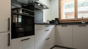 Private kitchen - Apartment in Bonneval Near Vallonnet Lift (Bonneval-sur-Arc)