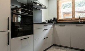 Cookware/dishes/utensils - Apartment in Bonneval Near Vallonnet Lift (Bonneval-sur-Arc)