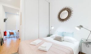 Iron/ironing board, bed sheets - Nomad's Boulevard Flats - Suite & Terrace 1 (Porto)