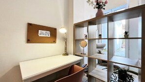Unclassified image, 3 of 3, button - Nomad's Boulevard Flats - Suite & Terrace 1 (Porto)