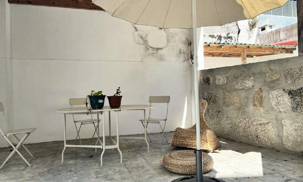 Outdoor dining - Nomad's Boulevard Flats - Suite & Terrace 1 (Porto)