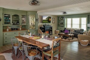 Dining - Turkey Path Ranch Homestead & Guest Cottage (Russellville)