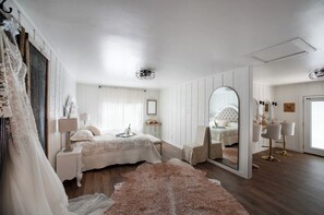 5 bedrooms, WiFi, bed sheets