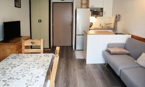 Interior - Apartment in Vars at Foot of Ski Slopes (Les Orres)