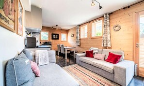 Living area - Apartment in Morzine at Foot of Slopes (Morzine)