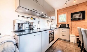Fridge, microwave, dishwasher, coffee/tea maker - Apartment in Morzine at Foot of Slopes (Morzine)