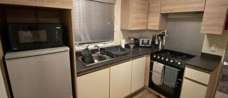 Batterie de cuisine, vaisselle et ustensiles