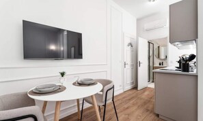 Dining - Apartment in Cannes Near La Croisette Beach (Cannes)