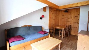 Unclassified image, 3 of 3, button - Dba413 - 1 Bedroom Apartment + Sleeping Alcove - Balcony - Sleeps 6 - 1800 Area (Puy-Saint-Vincent)