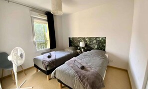 Iron/ironing board - Apartments for 5 People (Avene)
