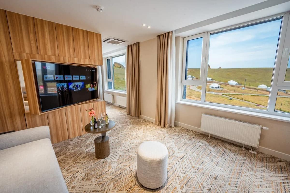 Habitación superior con 2 camas individuales | Zona de estar