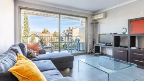 Sınıflandırılmamış resim, 6 üzerinden 3, düğme