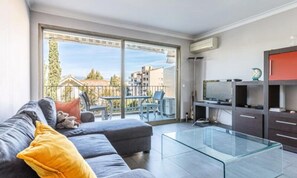 Living area - Apartment Near Salis Beach With Pool (Antibes)