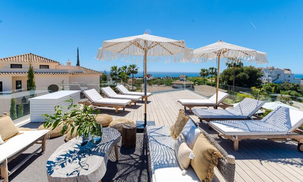 Property grounds - Luxury Villa in Calahonda With Heated Pool (Mijas)