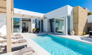 Indoor pool, outdoor pool - Luxury Villa in Calahonda With Heated Pool (Mijas)