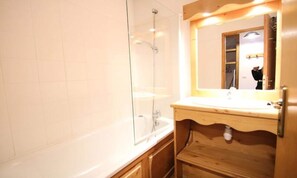 Bathroom - Apartment in Puy Saint Vincent Ski Area (Puy-Saint-Vincent)
