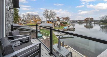 PLX Spring and Summer Getaways! 3BR Lakefront Sleeps 8