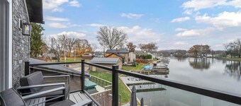 PLX Spring and Summer Getaways! 3BR Lakefront Sleeps 8