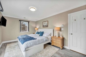 3 bedrooms, iron/ironing board, travel crib, WiFi