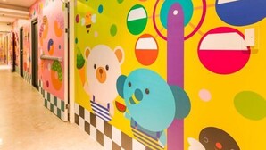 A brightly decorated hallway with colorful wall art and a checkered floor pattern. - Kids Fun Hotel (Yilan)