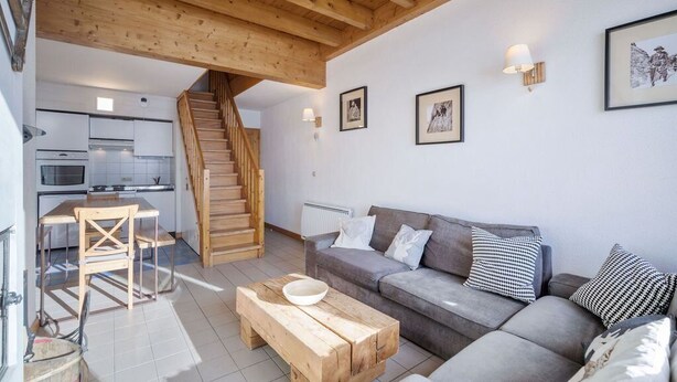 Living area - Lovely 79 m² duplex, renovated in 2026, accommodating up to 7 people. Comfortable, with a... (VAL THORENS)