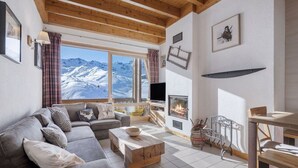 Living area - Lovely 79 m² duplex, renovated in 2026, accommodating up to 7 people. Comfortable, with a... (VAL THORENS)