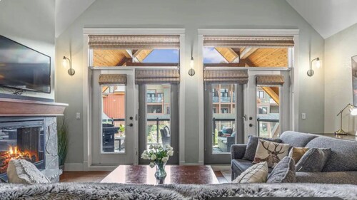 New on Market:  Panorama View Penthouse w. One  King Suite