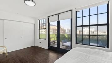 2 bedrooms, iron/ironing board, internet, bed sheets