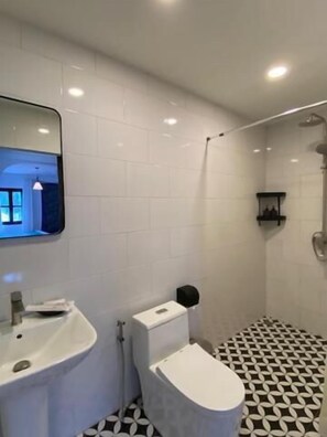 تجهيزات دش، مجففات شعر، مناشف، صابون