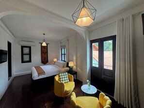 Suite, balcone | Una cassaforte in camera, con stile personalizzato