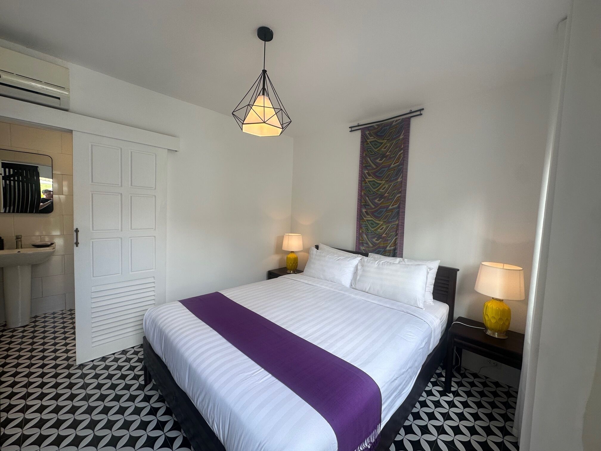 Standard-Doppelzimmer | Zimmersafe, individuell dekoriert, individuell eingerichtet