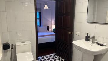 Phòng Suite, ban công | Két bảo mật tại phòng, truy cập Internet không dây miễn phí