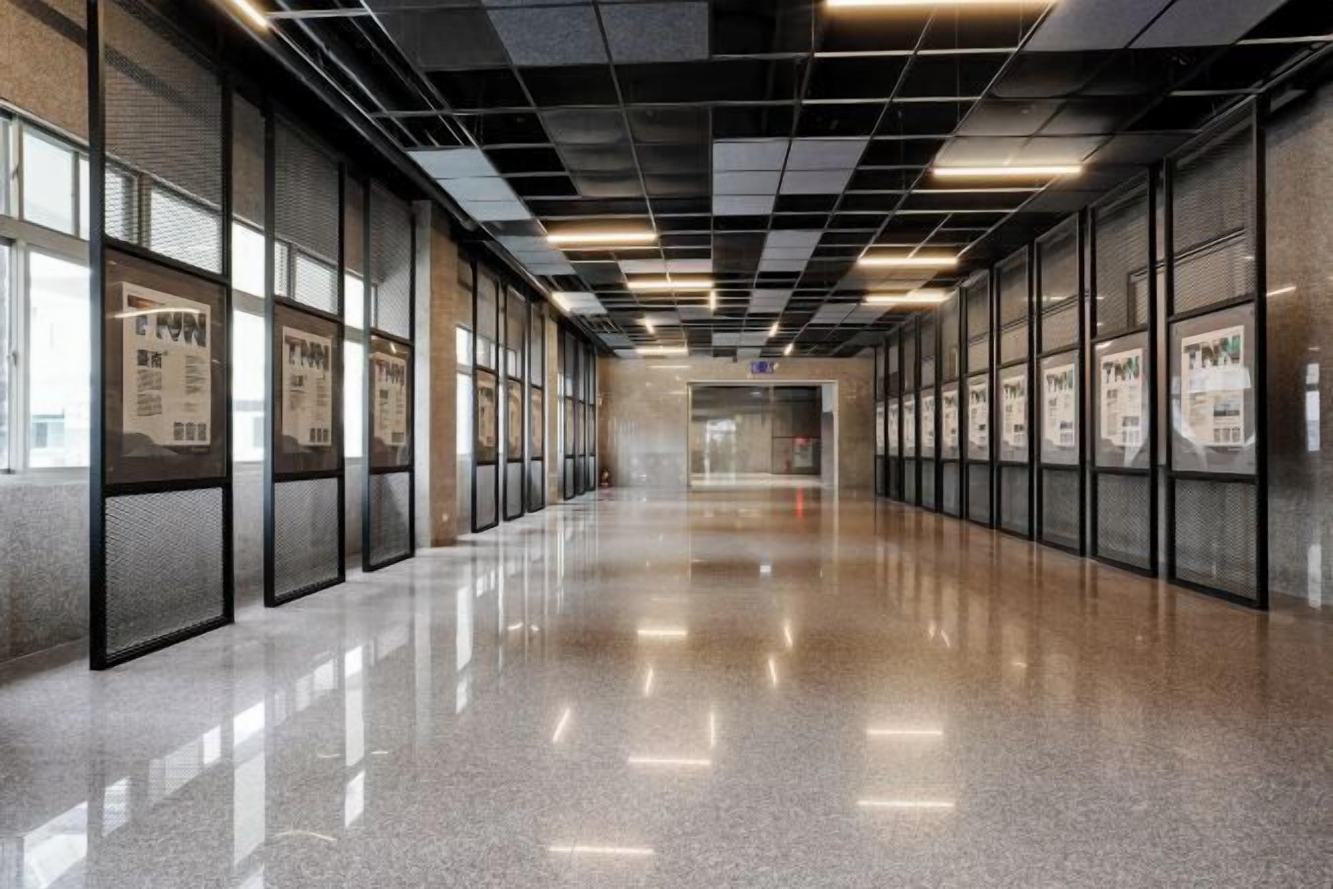 المنشأة من الداخل