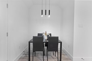 Dining - 3-bedroom townhome in marvelous Houston with AC close to Downtown (Houston)