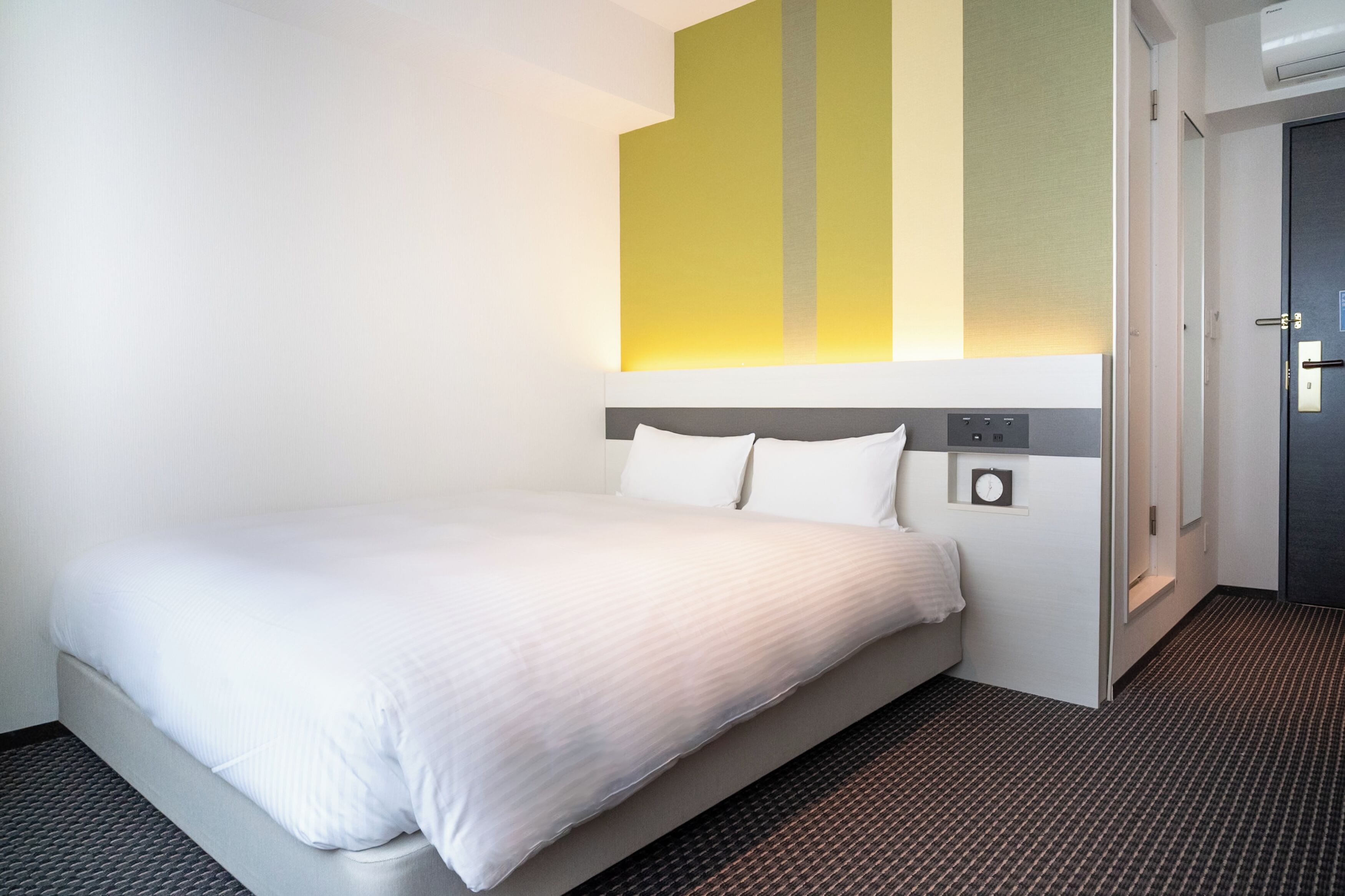 In-room safe, desk, free WiFi