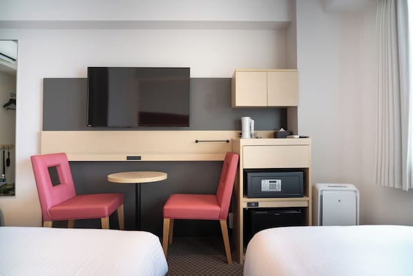 Standard Twin Room | In-room safe, free WiFi