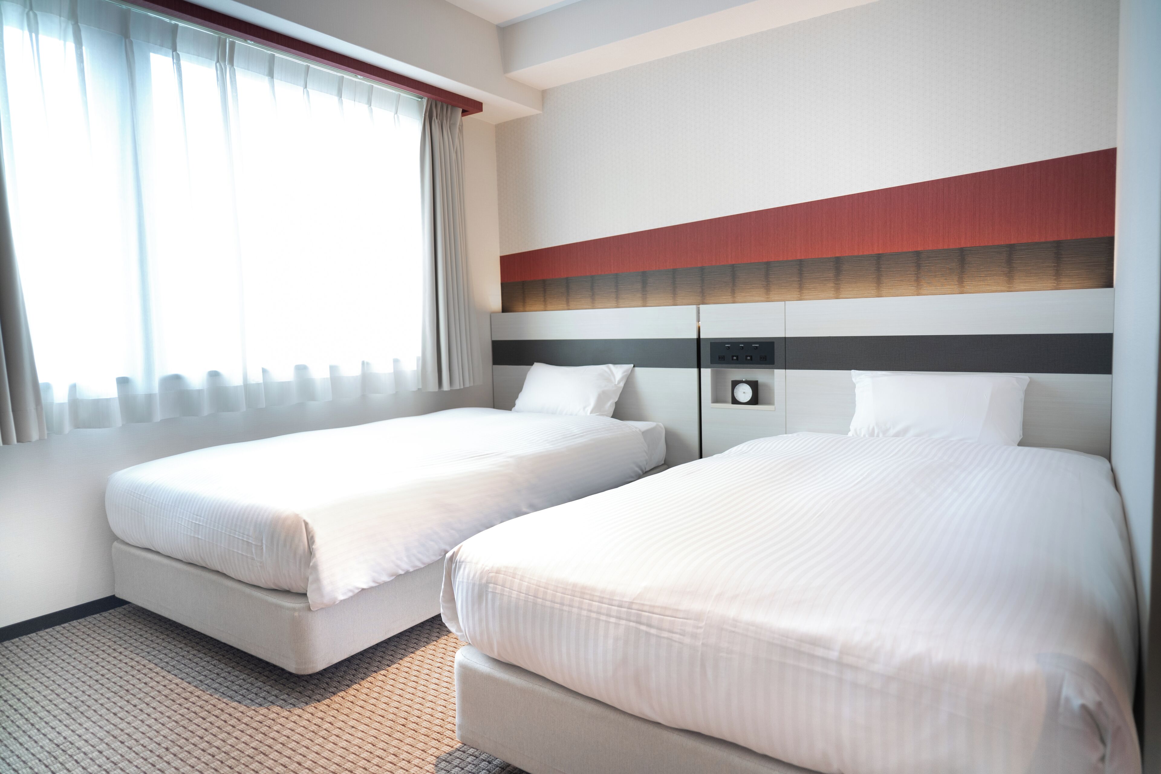 Cofres nos quartos, escrivaninha, Wi-Fi de cortesia