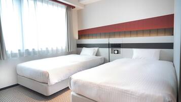 In-room safe, desk, free WiFi