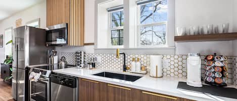 Microondas, horno, parrilla de estufa y lavavajillas