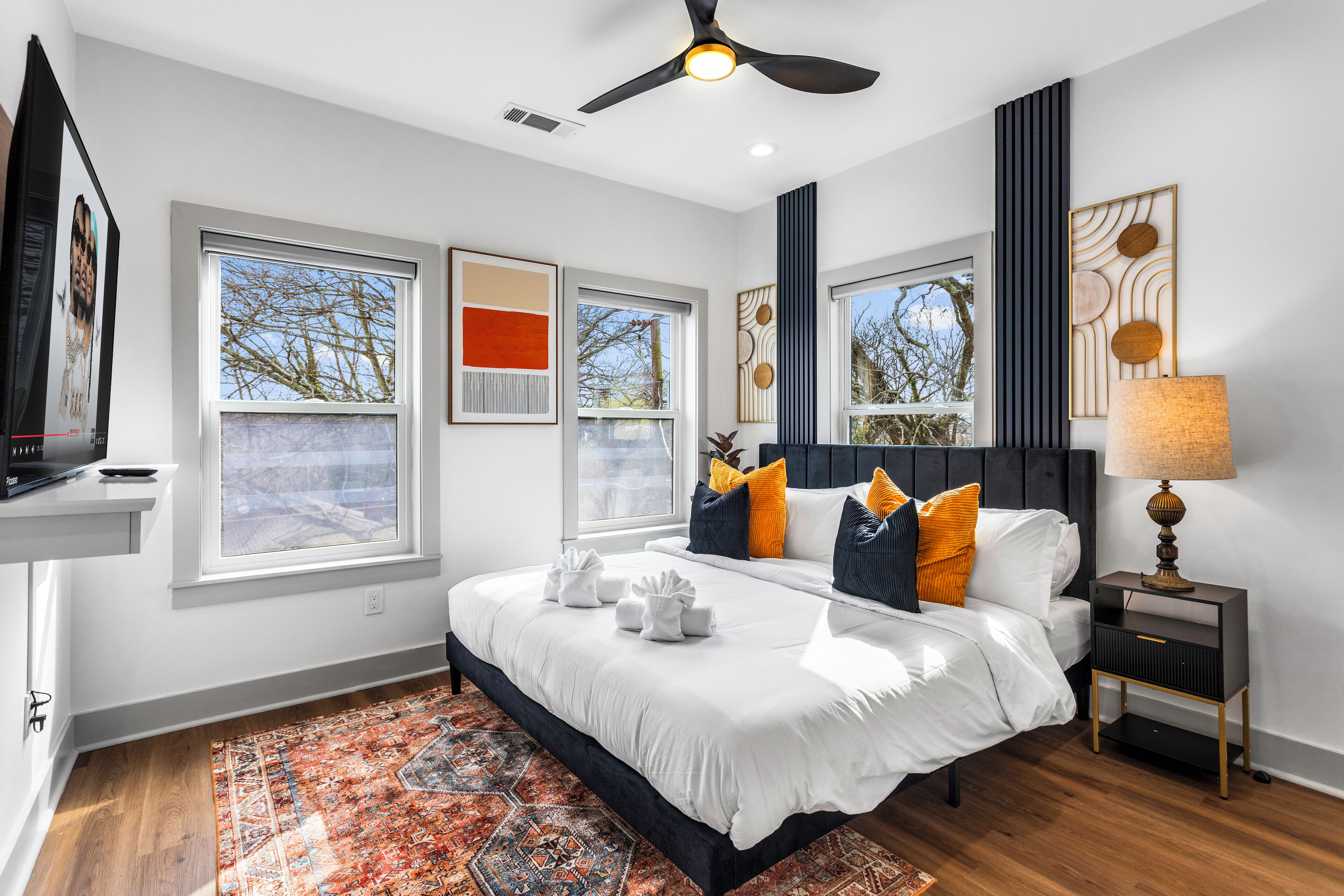 4 bedrooms, iron/ironing board, WiFi, bed sheets