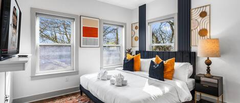 4 bedrooms, iron/ironing board, WiFi, bed sheets