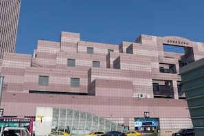 A modern building with a unique architectural design, featuring a prominent Samsung sign. - youcity @ Taipei 101 101mrt (The whole floor apartment is for you to use, large space,) (Taipei)